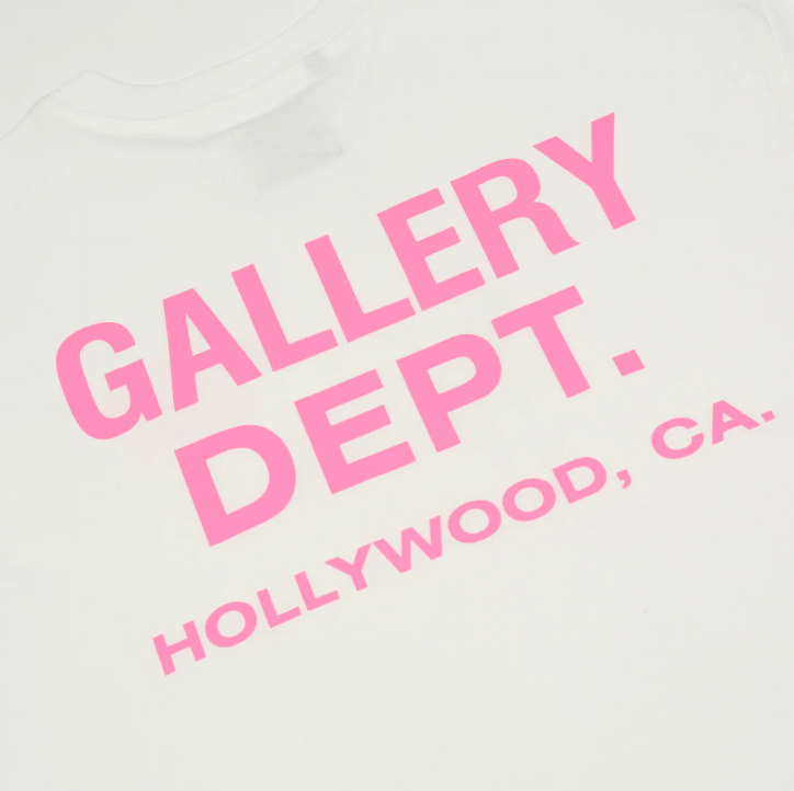 Rosafarbene Galerie-Tee