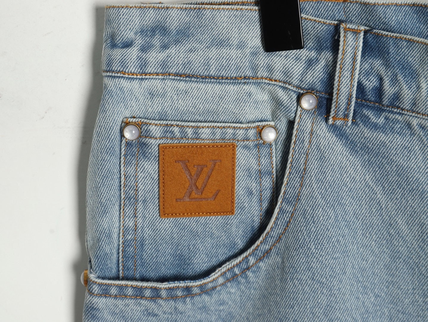 L Jeans