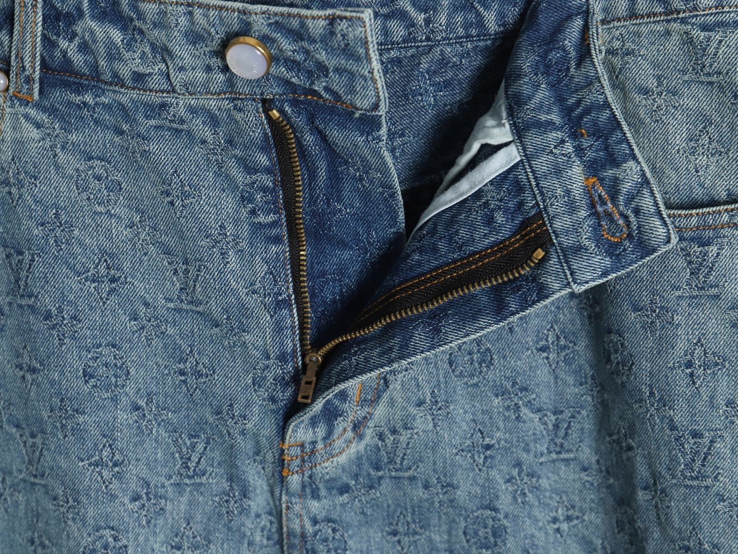 L Jeans