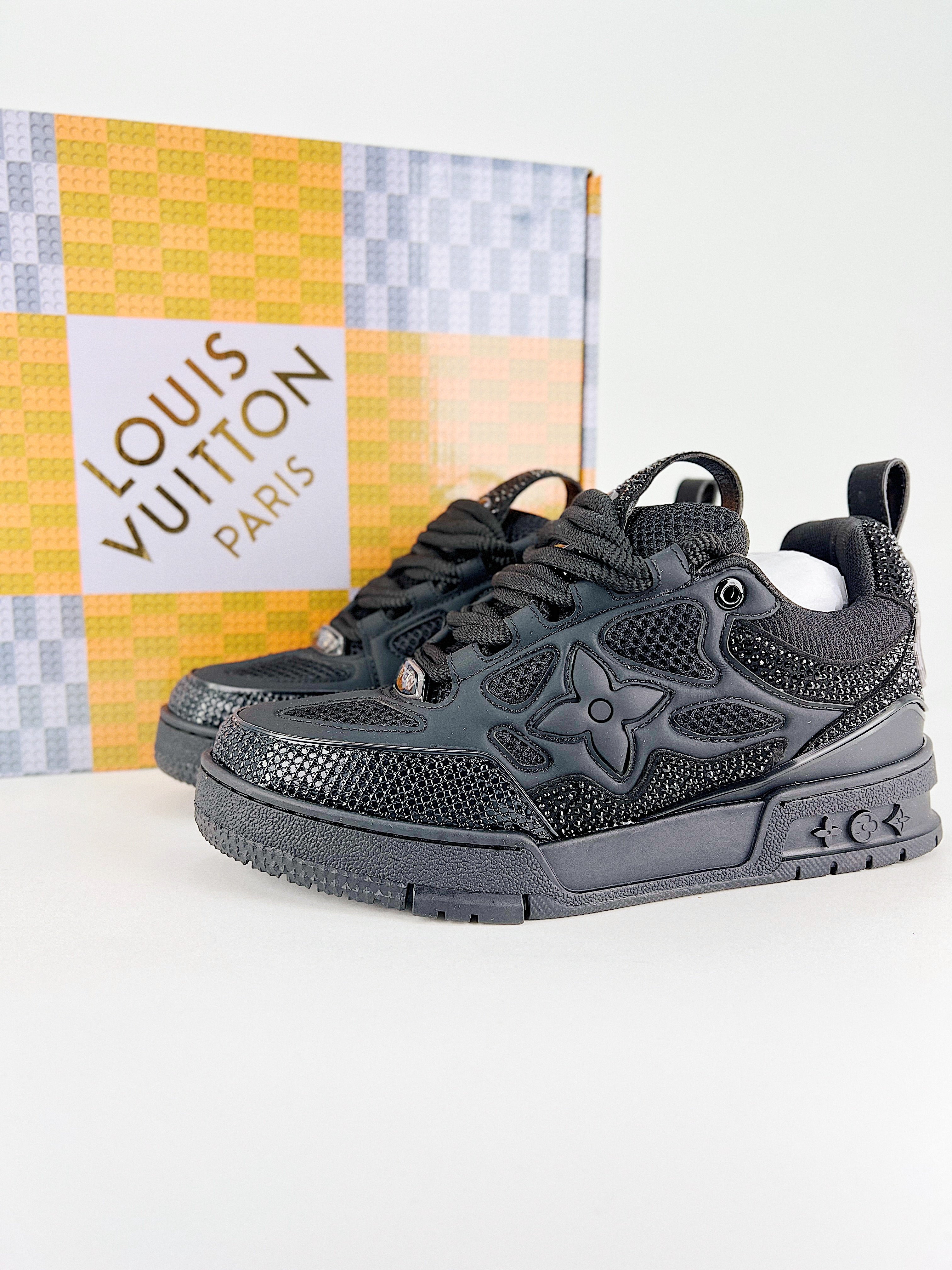 L Sneaker schwarz