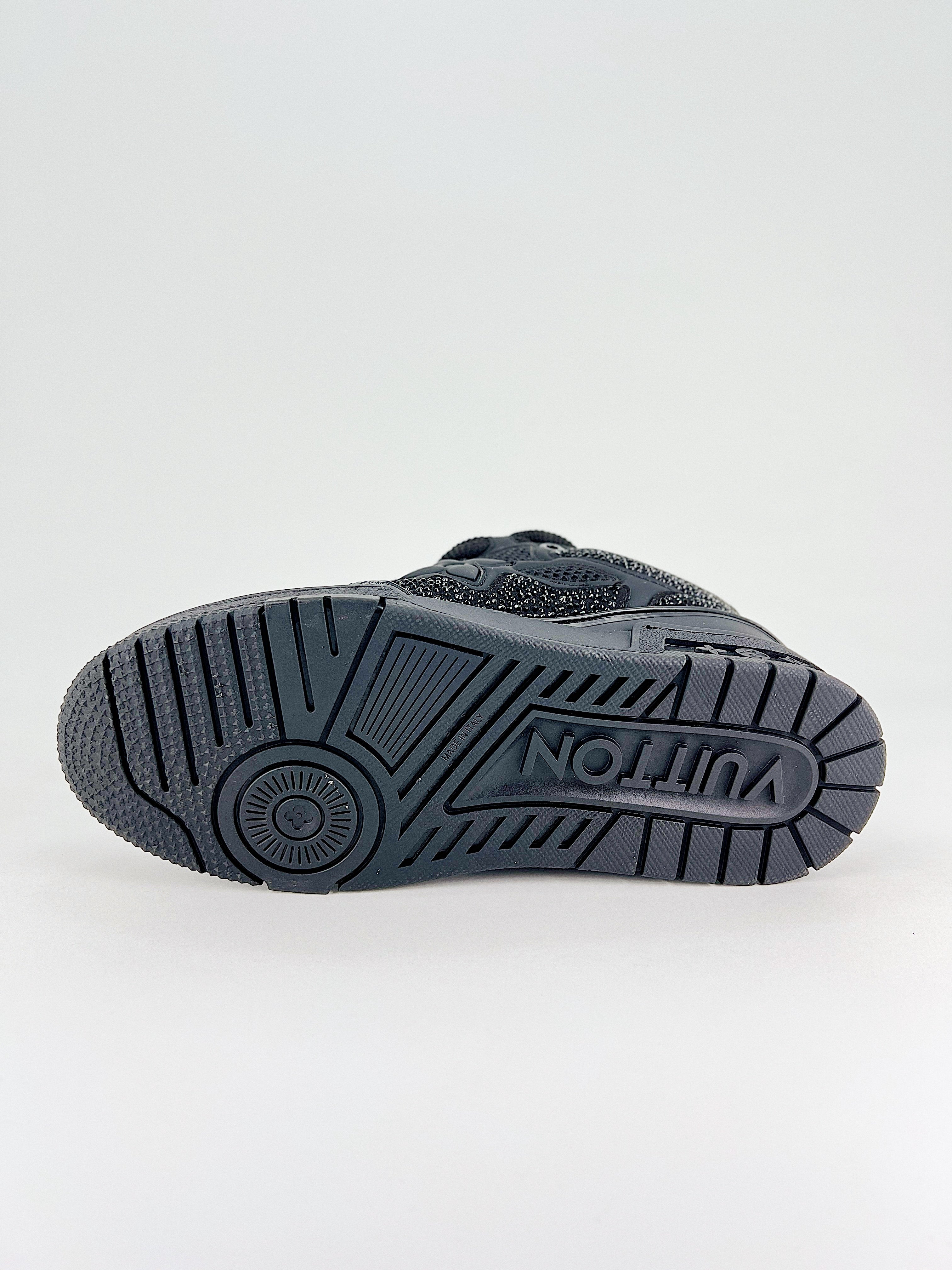 L Sneaker schwarz