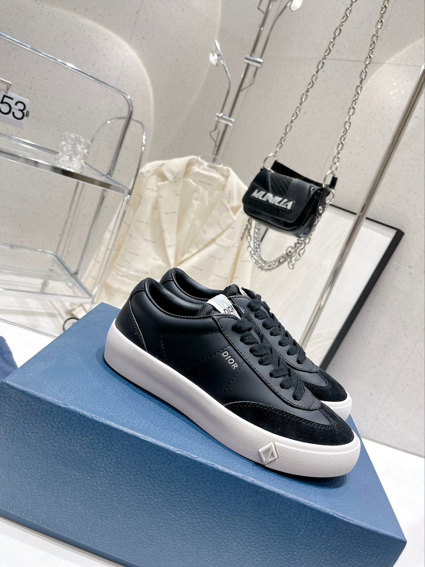D Sneaker