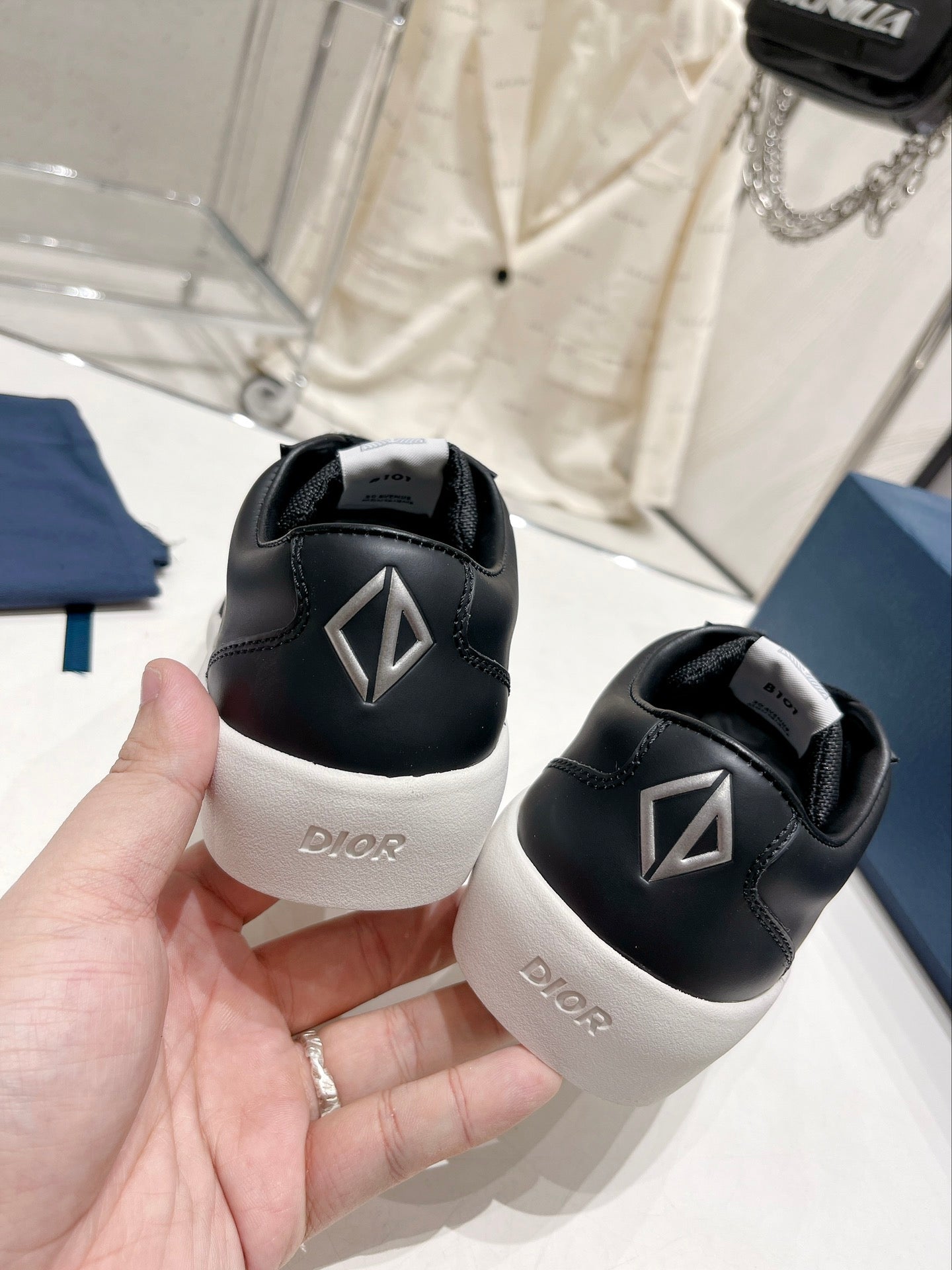 D Sneaker