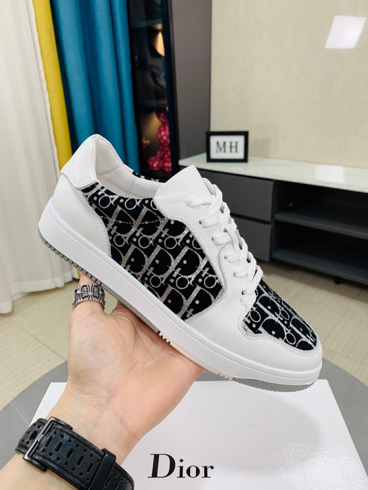 D Sneaker