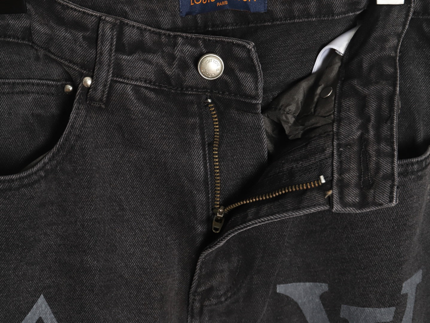 L Jeans
