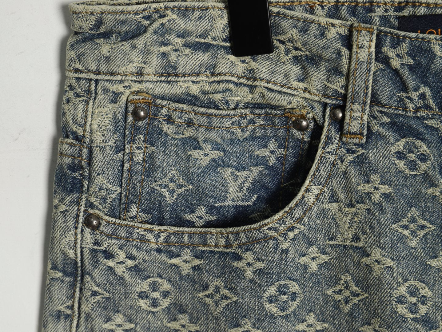 L Jeans