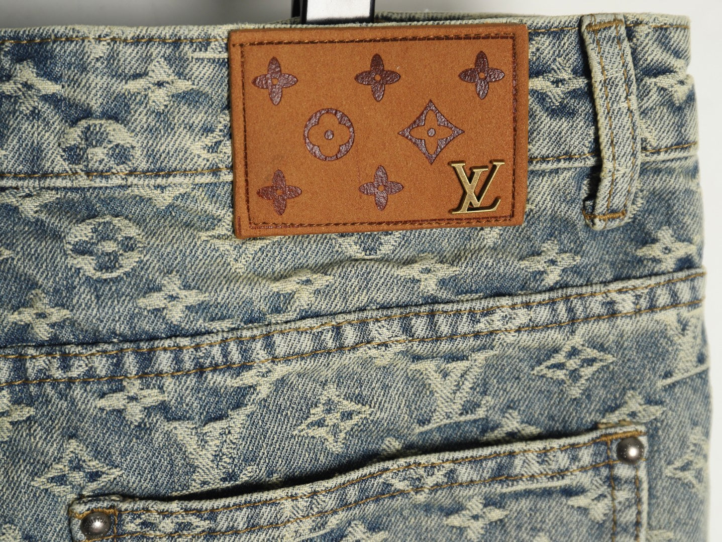 L Jeans
