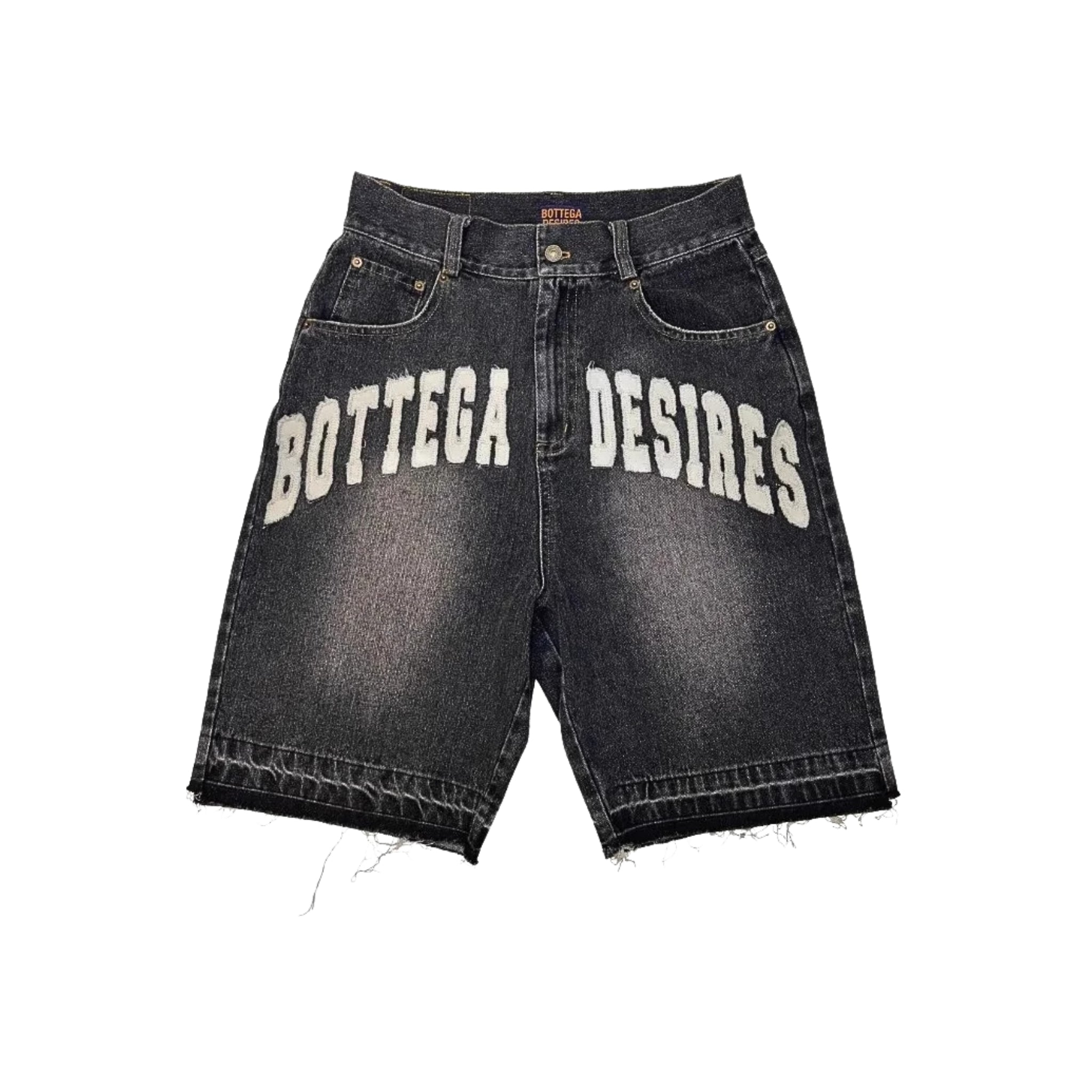 Trendige Washed Black Denim Shorts mit Raw-Cut Kanten & Statement-Schriftzug