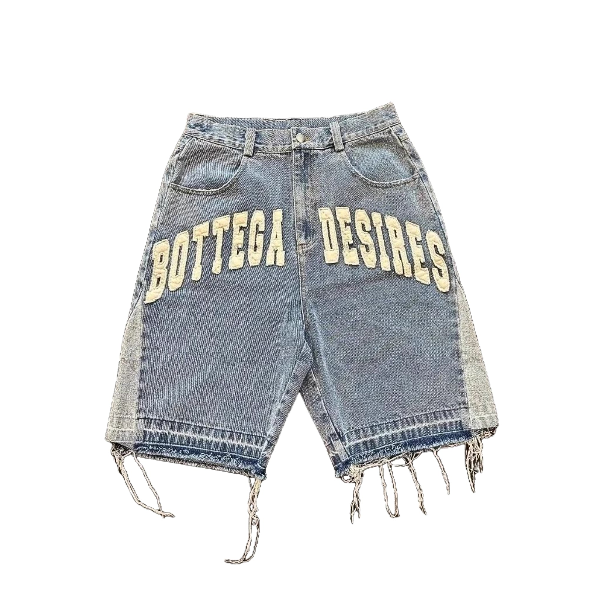 Trendige Washed Black Denim Shorts mit Raw-Cut Kanten & Statement-Schriftzug