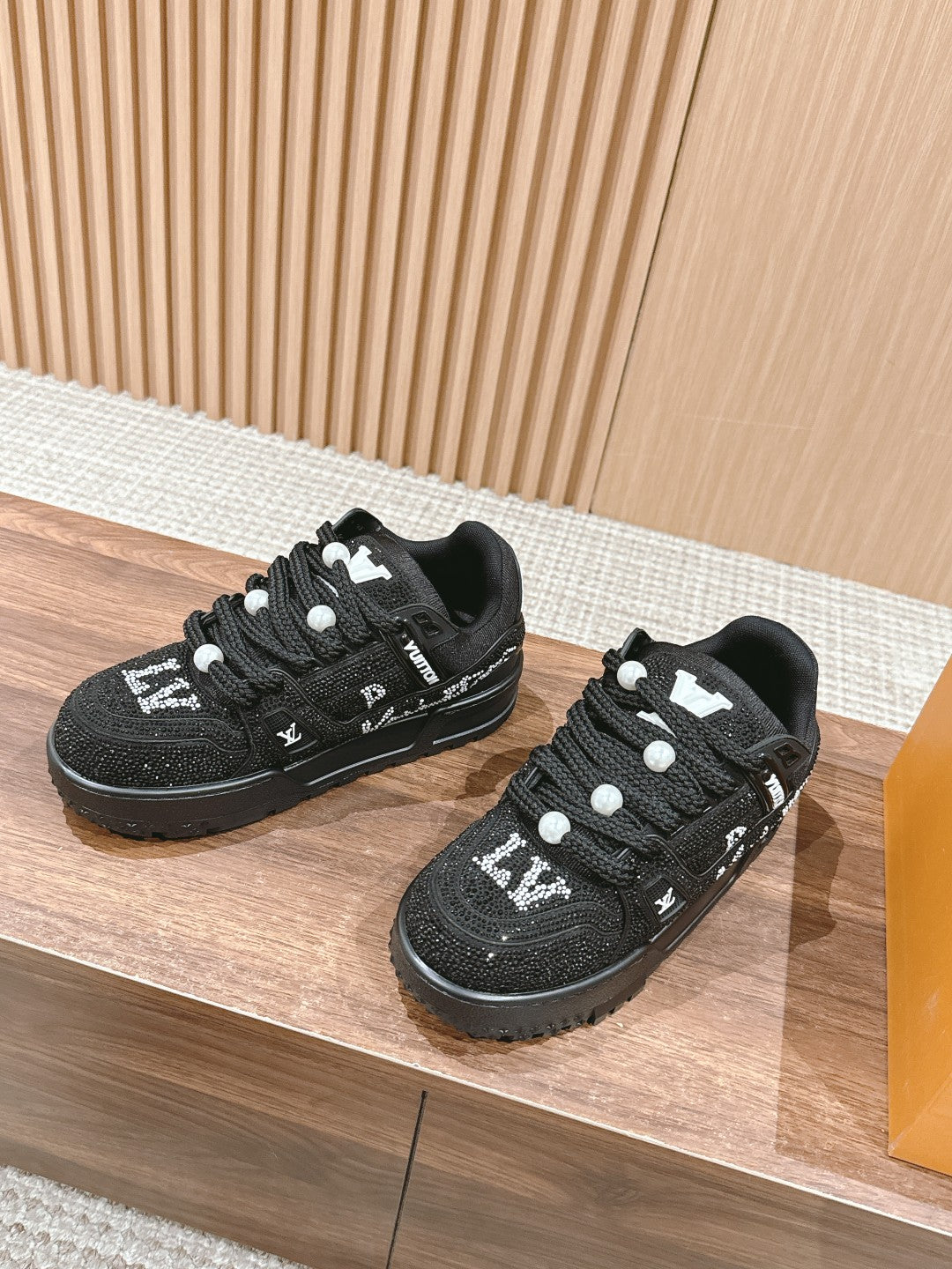 L Sneaker schwarz