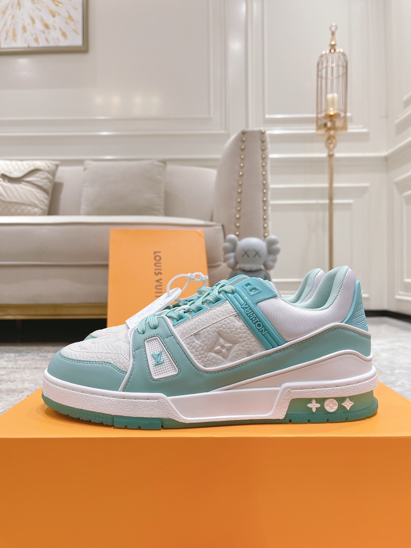 L Sneaker