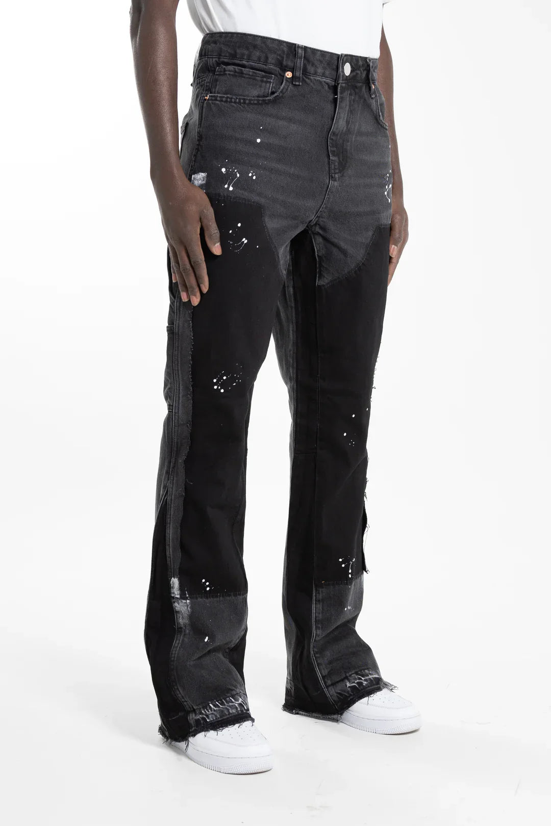 MOSTIN Flared Carpenter Jeans: Lockerer Schnitt, Baumwolle, Schwarz/Blau mit Farbspritzern