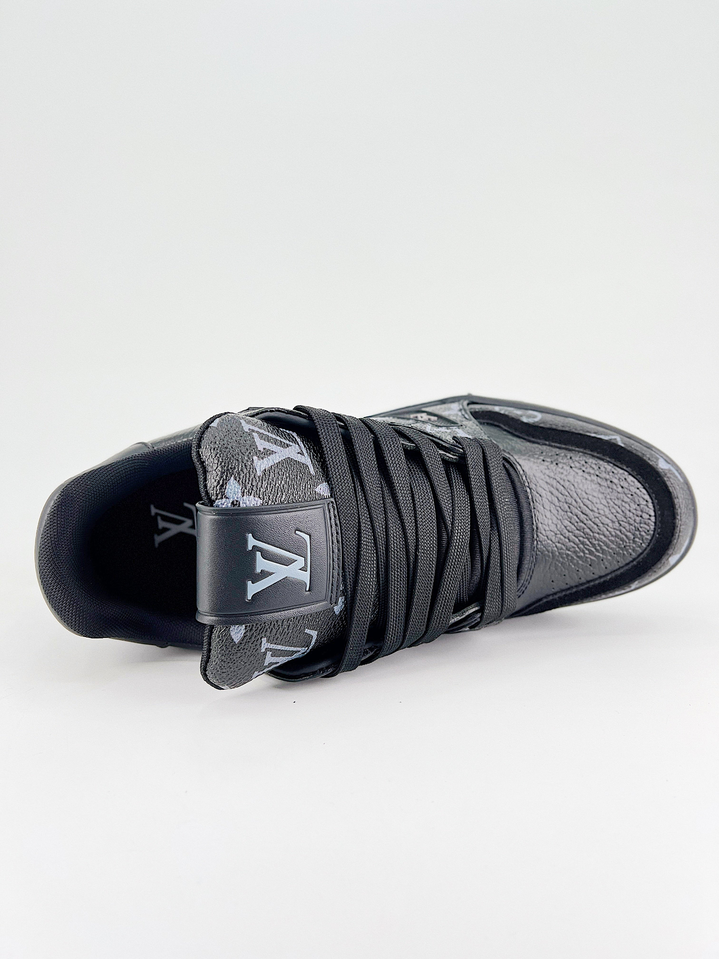 L Sneaker schwarz