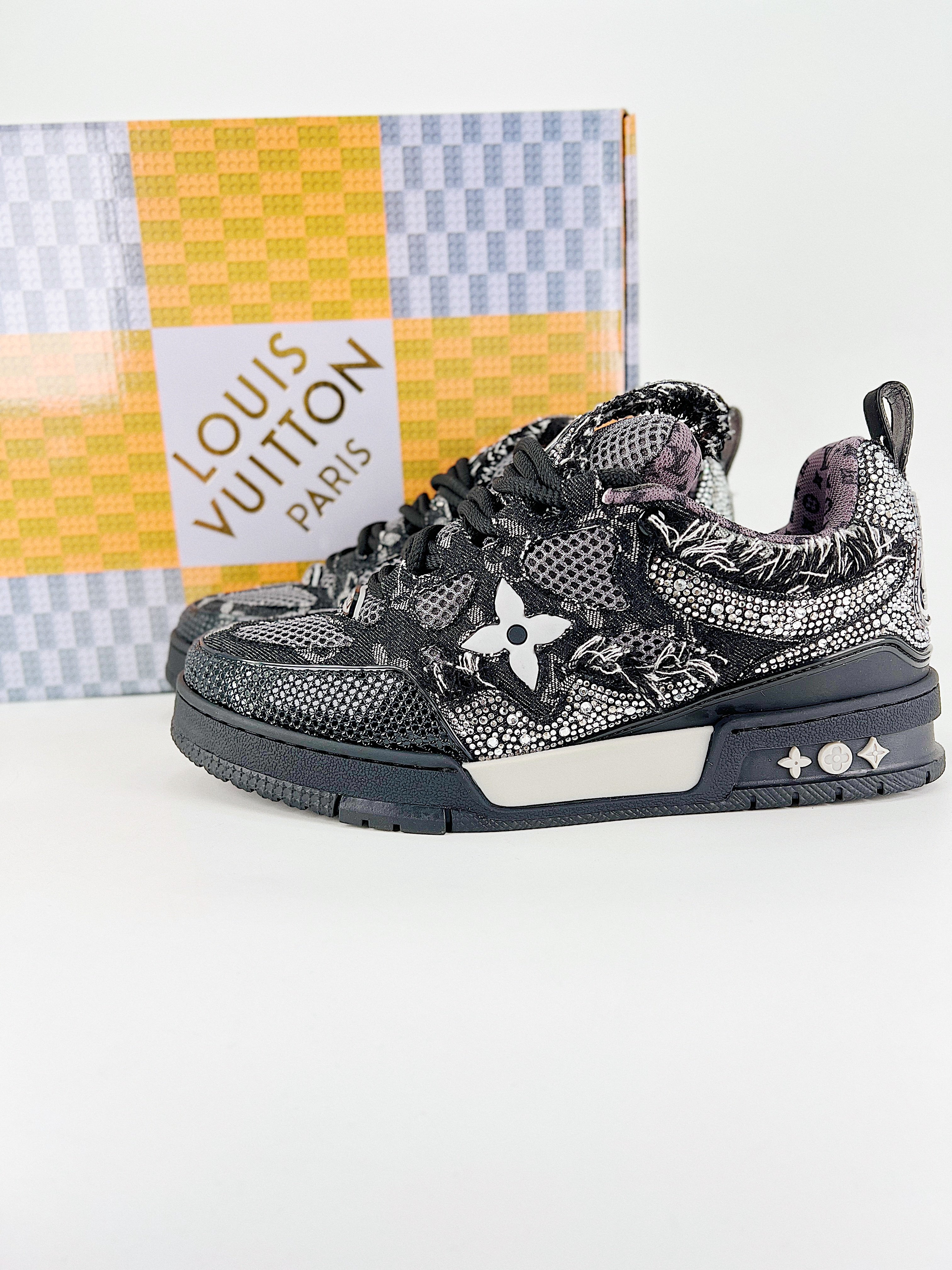 L Sneaker schwarz