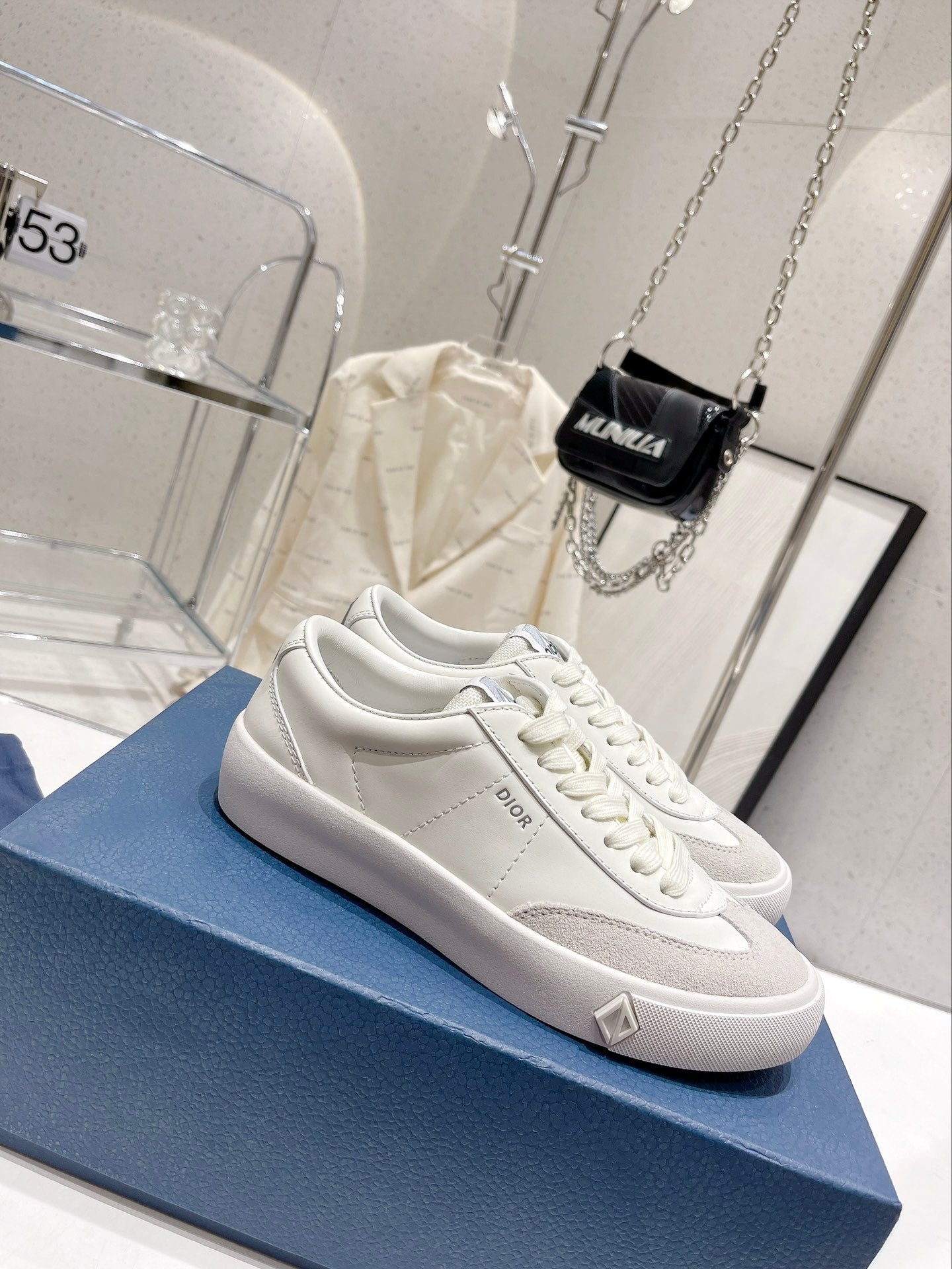 D Sneaker