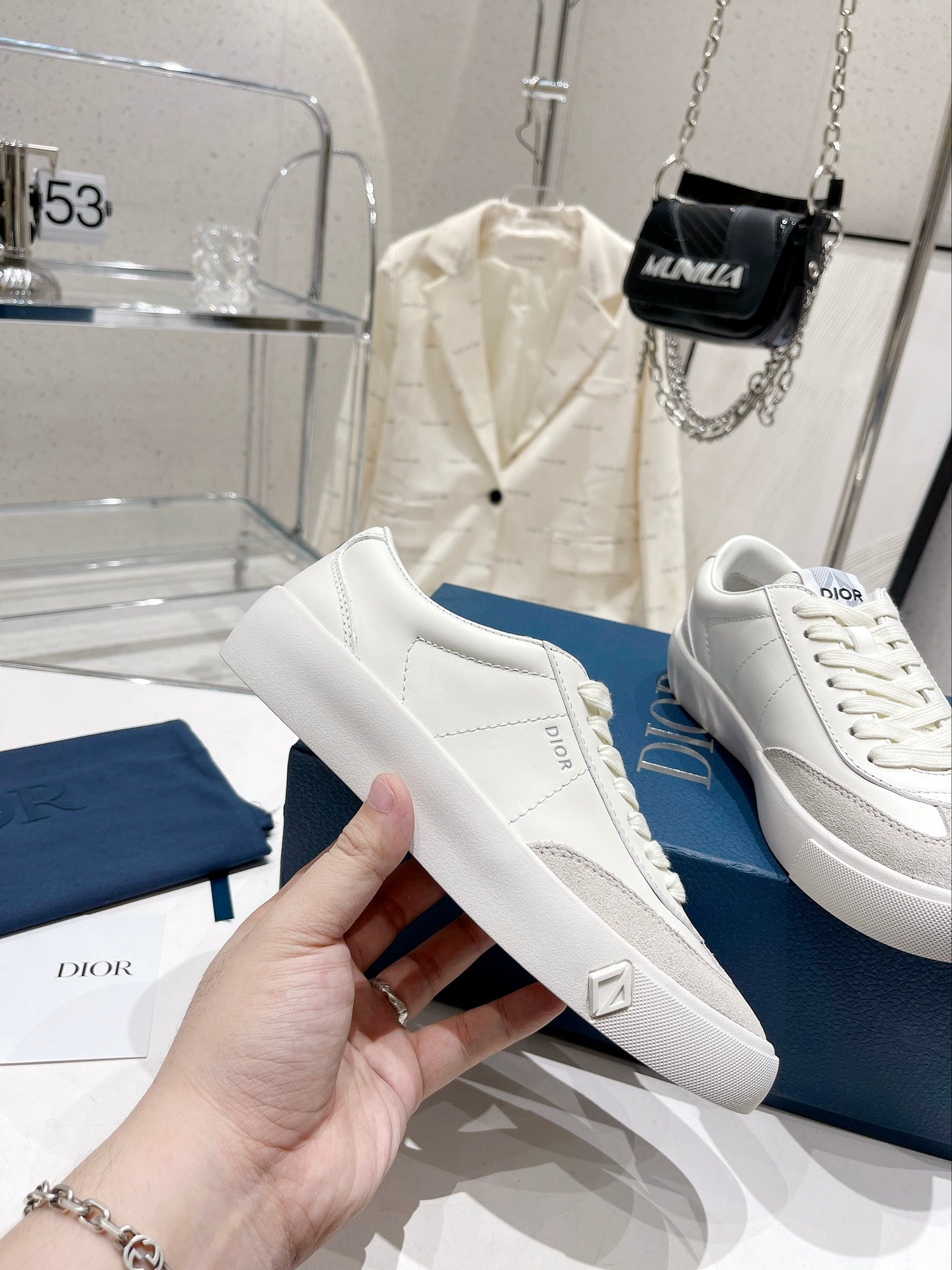 D Sneaker