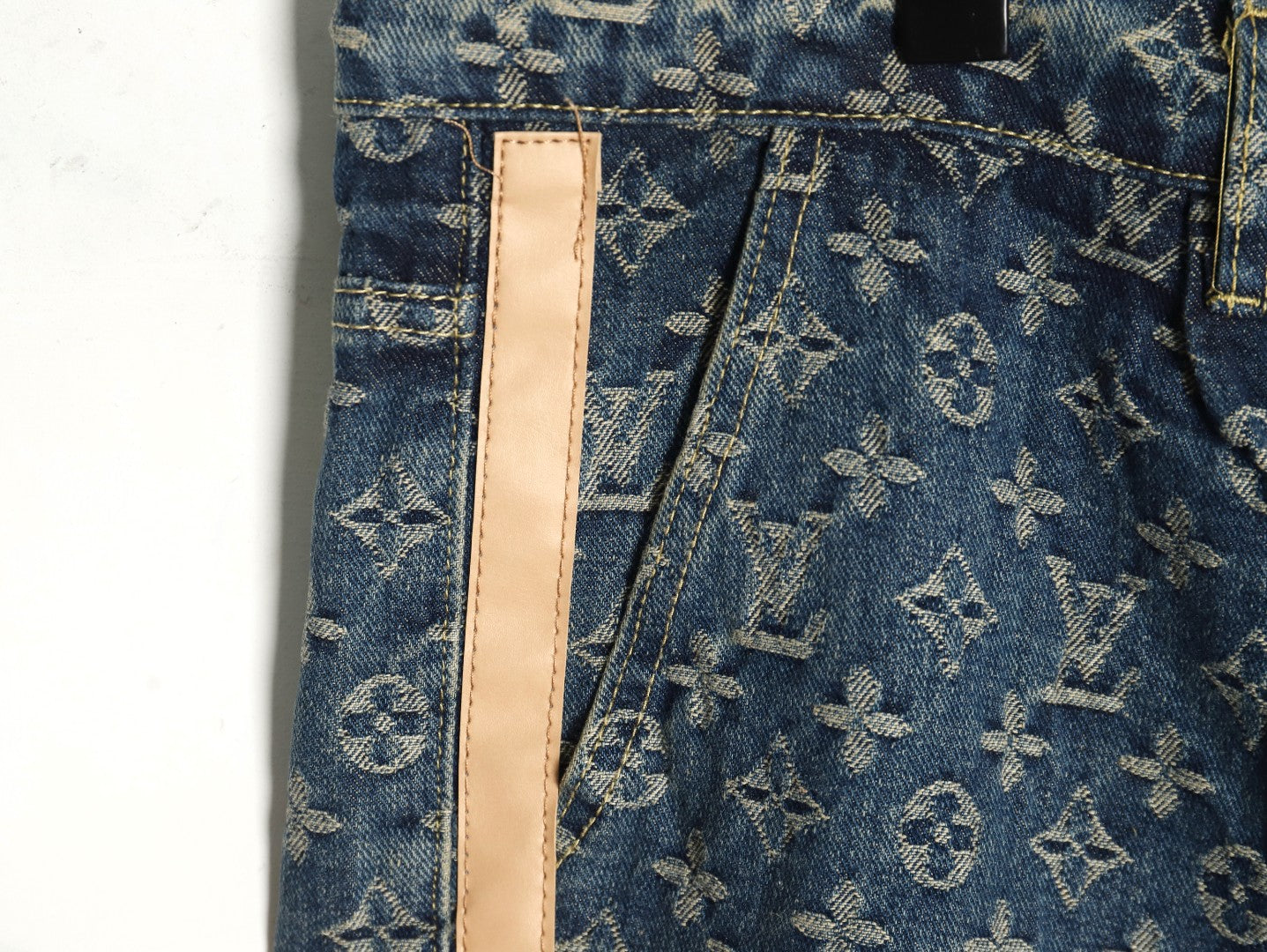 L Jeans