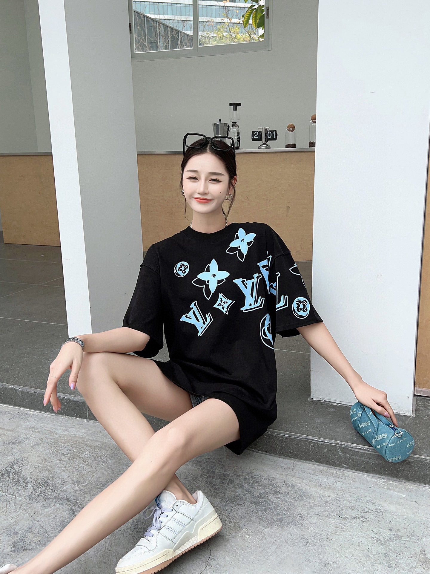 L T-Shirt