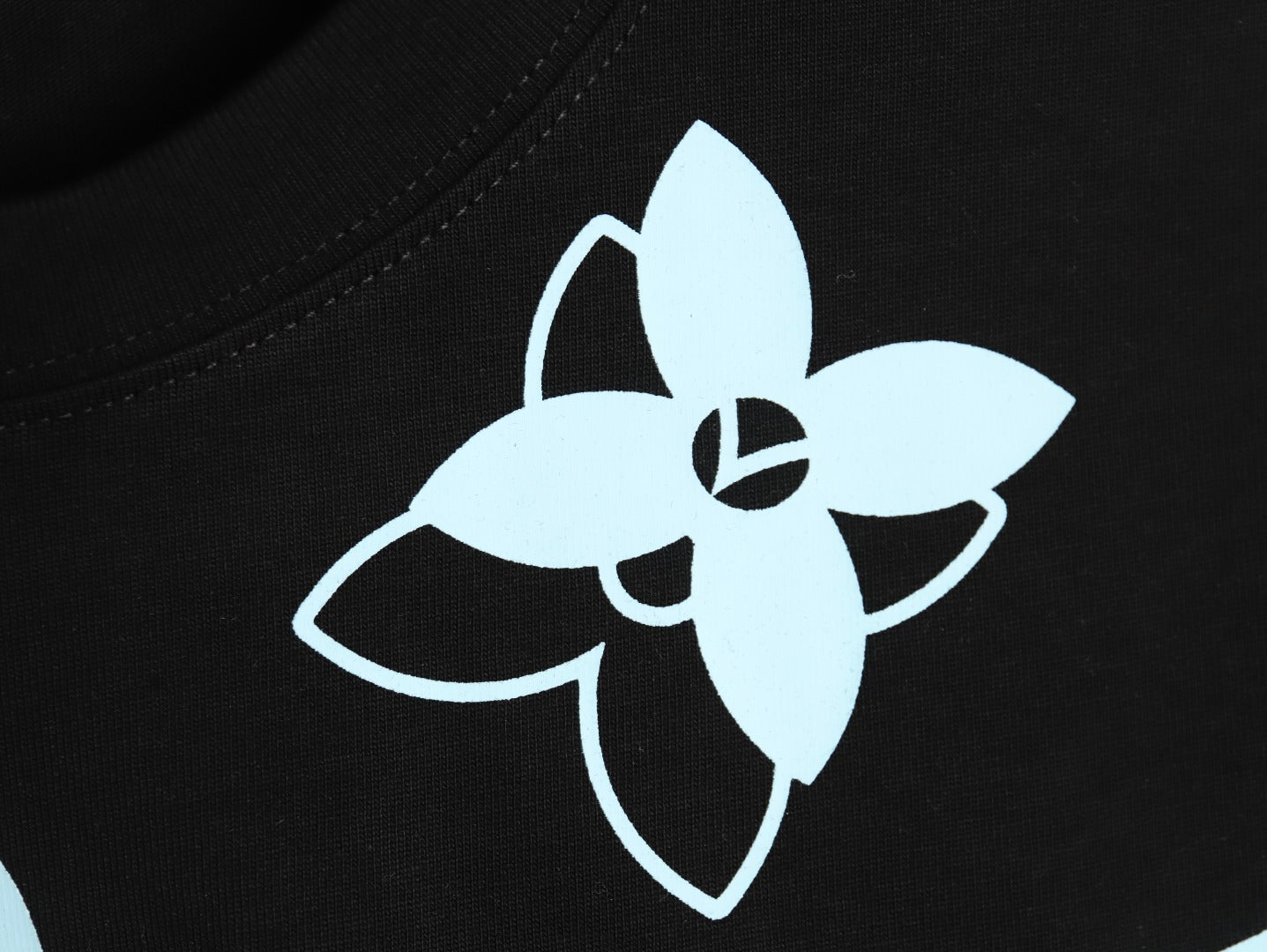 L T-Shirt