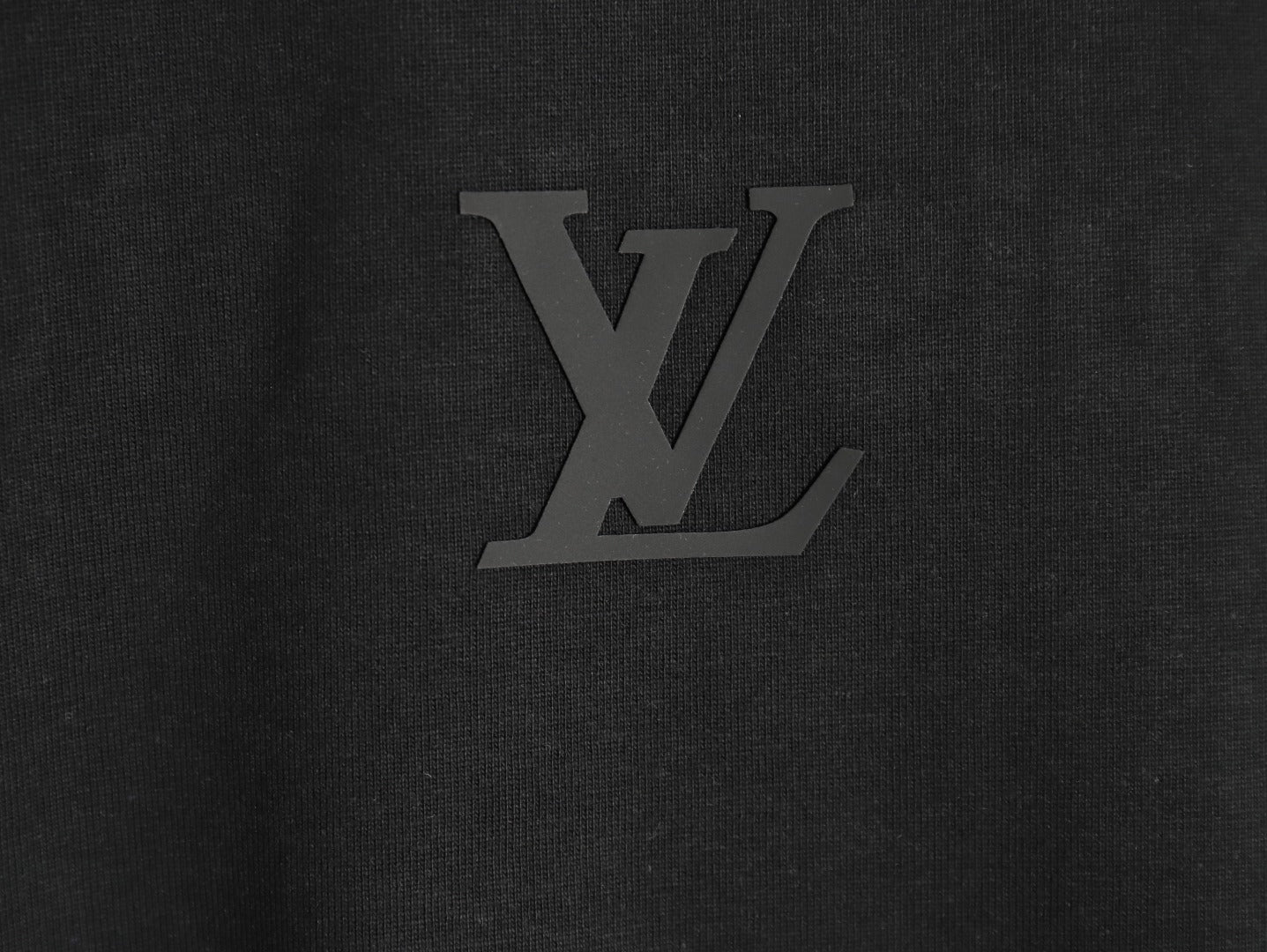 L T-Shirt