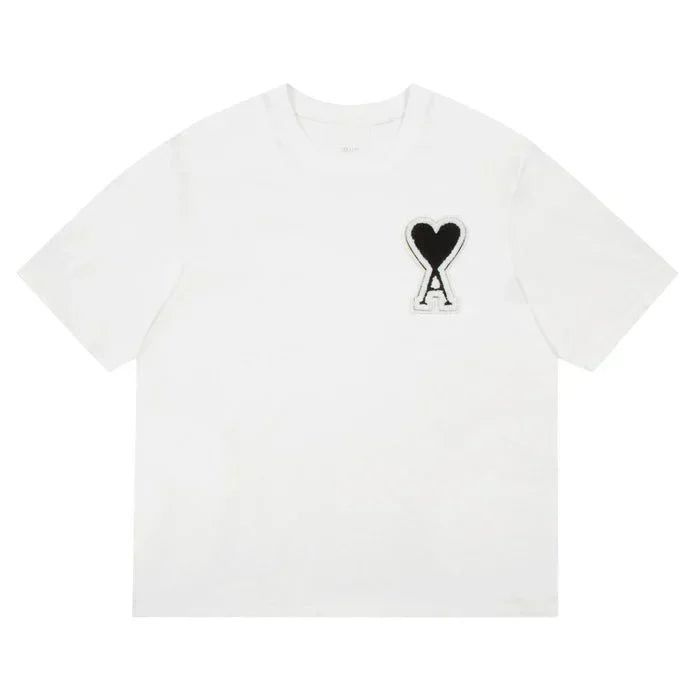 https://cdn.shopify.com/s/files/1/0901/0413/6028/files/ami-heart-tee-651173.webp?v=1743324148