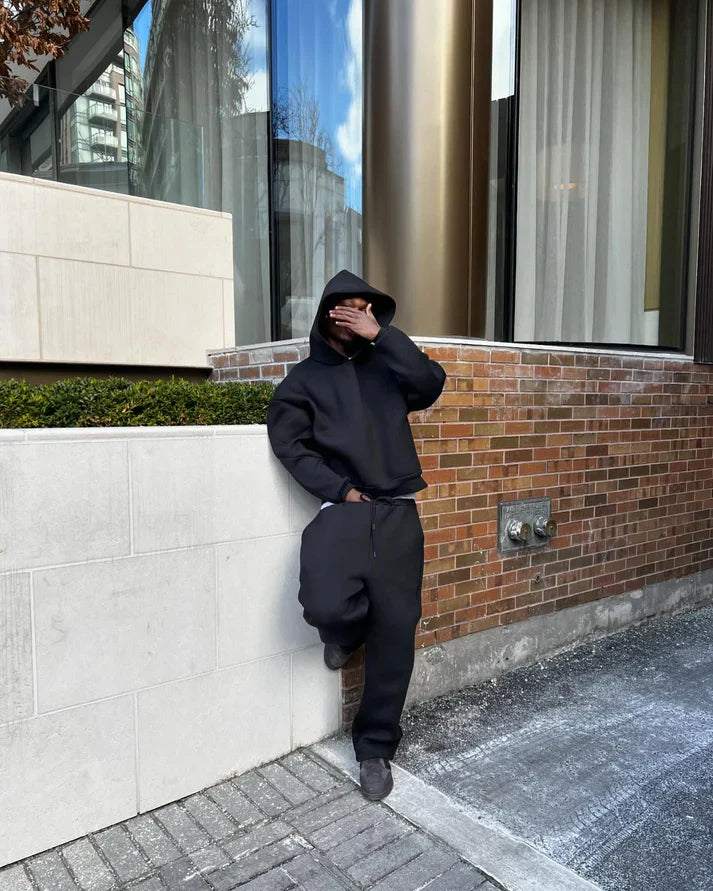 Minimalistischer Komfort-Trainingsanzug: Hoodie & Jogger für Entspannung und Stil